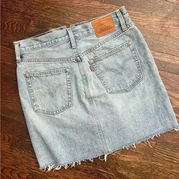 Levi’s + Free People Deconstructed Denim High Waisted Skirt sz 28 - Picture 2 of 8